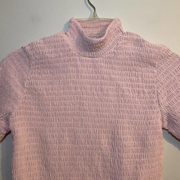 Express Small Women's Smocked Mock Neck Cropped Top Pink Short Sleeve Mi… - Picture 2 of 7